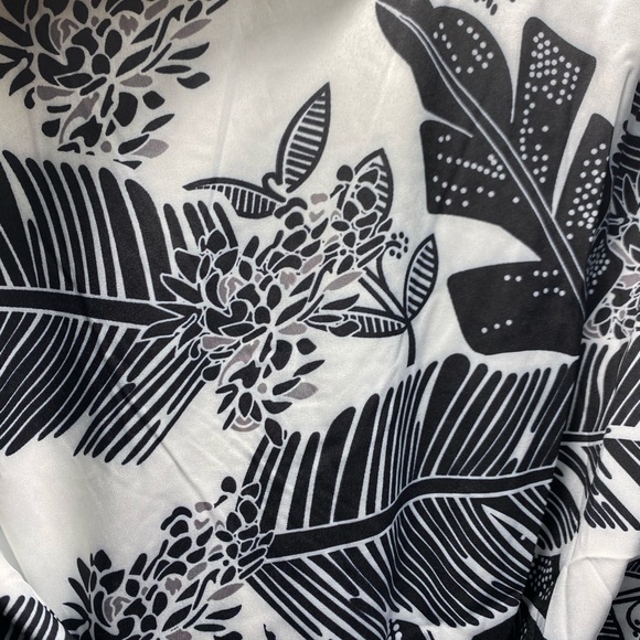 NWT Pattern Wrap Dress - Picture 4 of 4